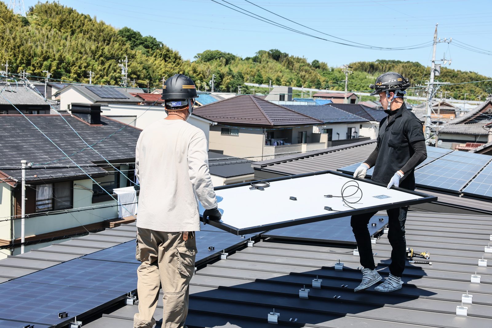 太陽光パネルの搬入